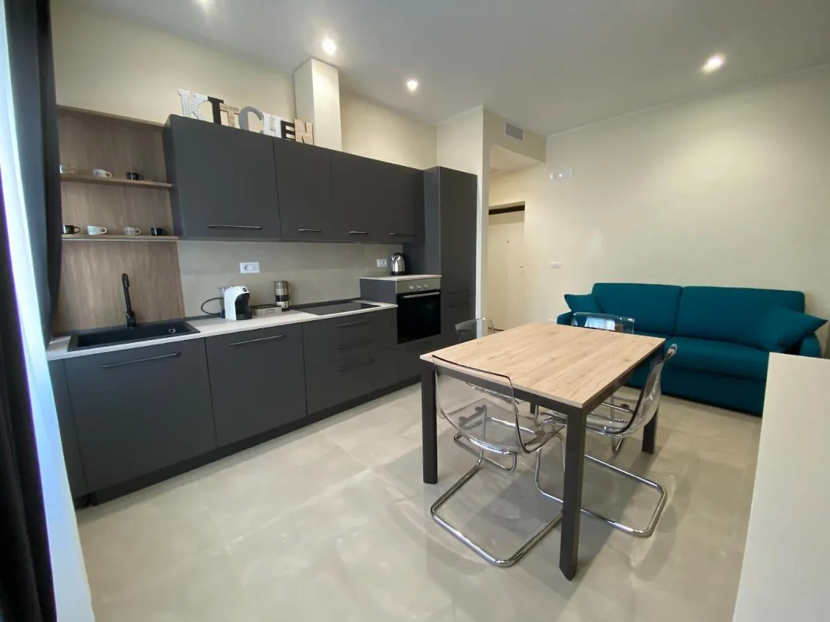 Levante Apartment And Room باري 0*,