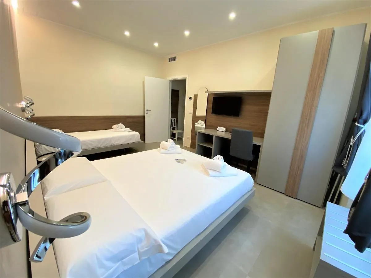 Levante Apartment And Room باري