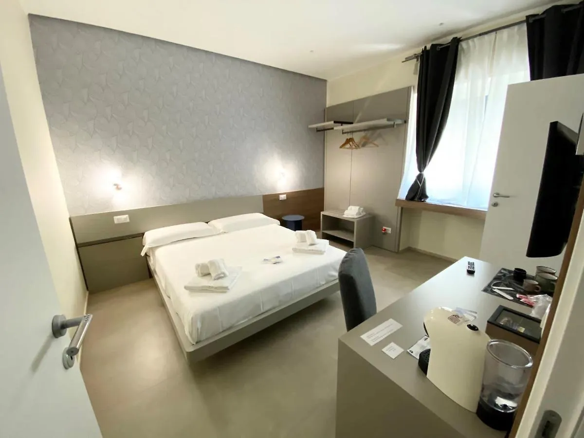 Levante Apartment And Room باري