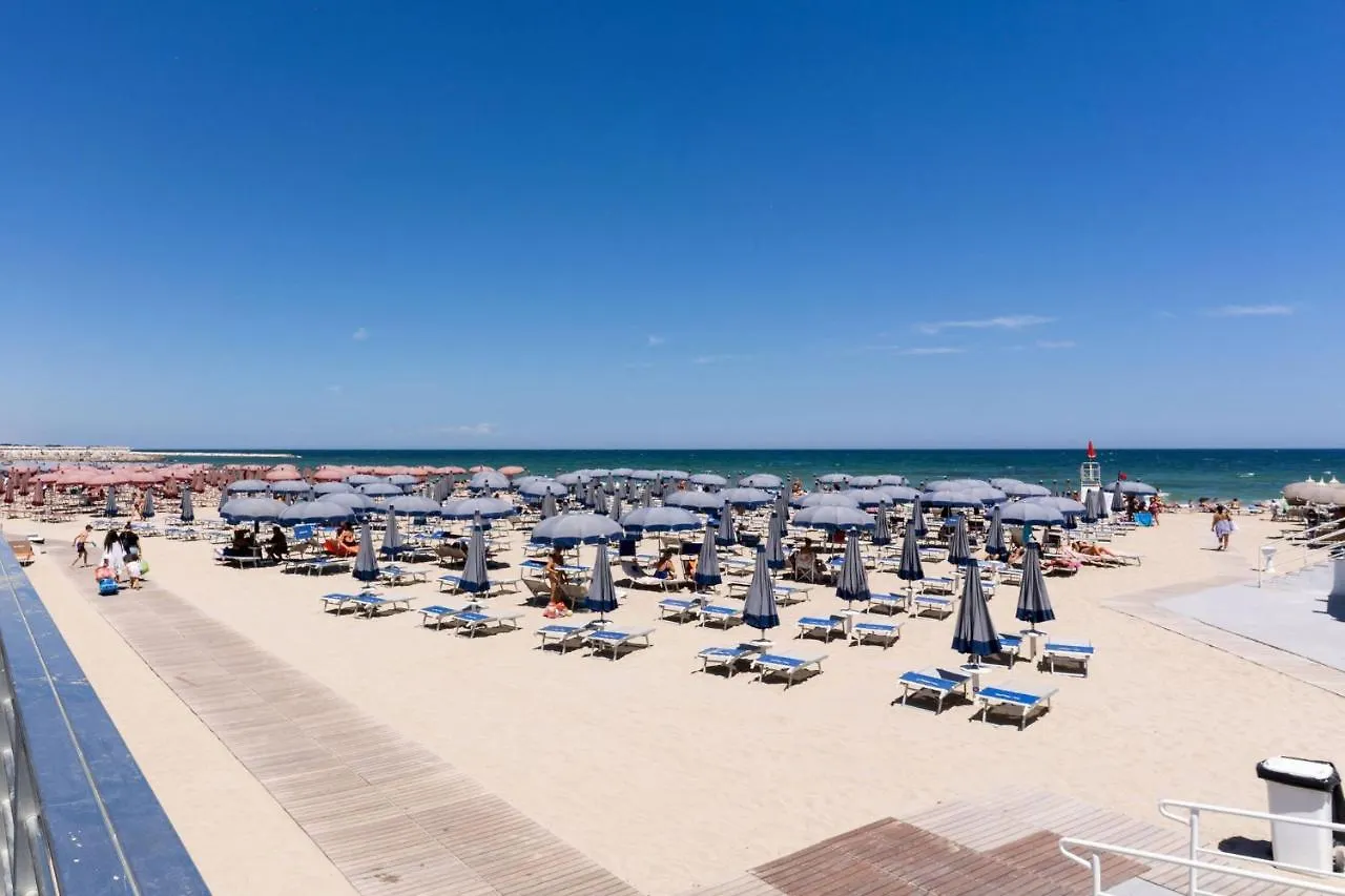 Levante Apartment And Room باري 0*,  إيطاليا