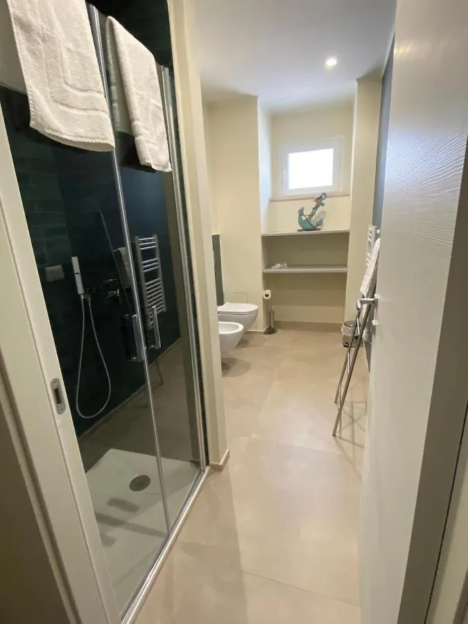 Levante Apartment And Room باري