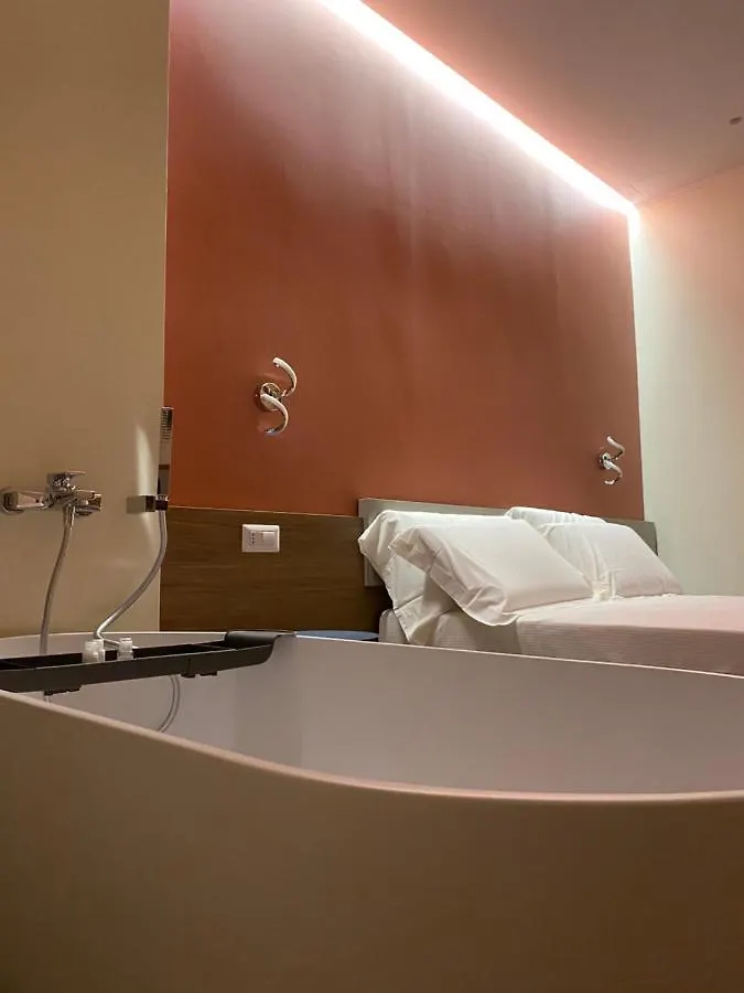 Levante Apartment And Room باري