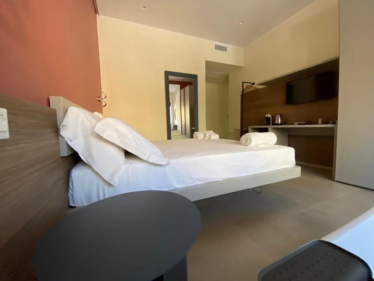 Levante Apartment And Room باري