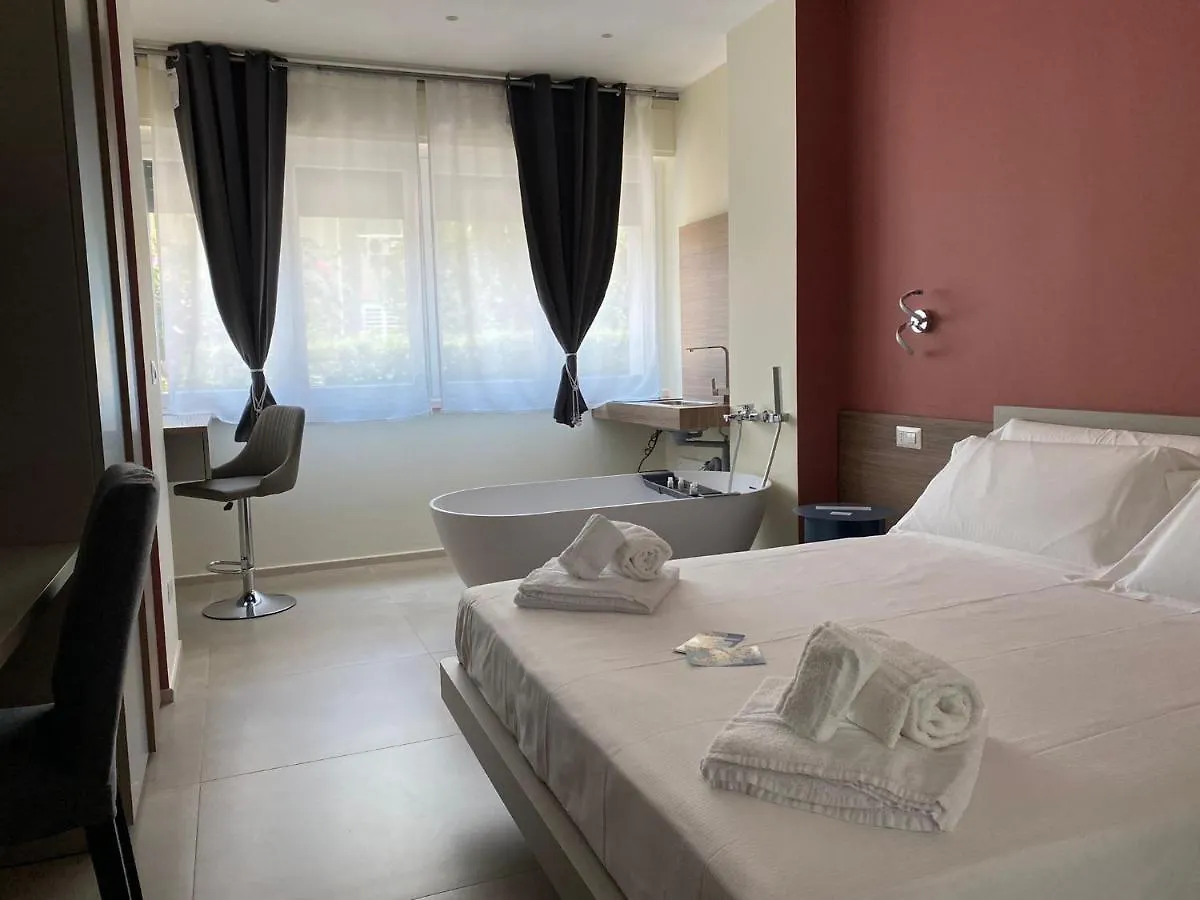 Levante Apartment And Room باري